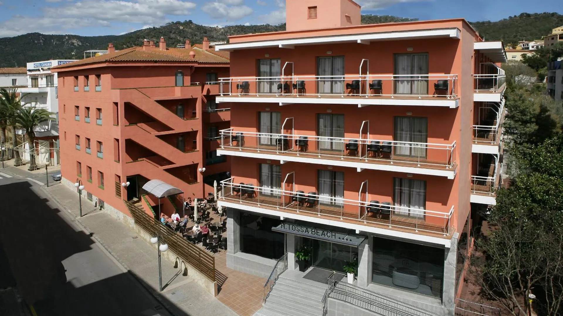 Tossa Beach Center 滨海托萨